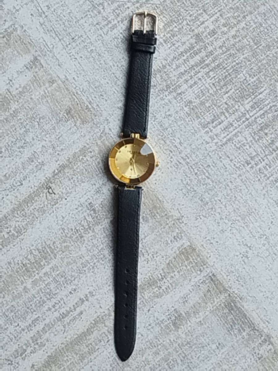 LADIES DELUX 18K ELECTROPLATED GOLD WATCH IN EXCELLENT WORKING CONDITION