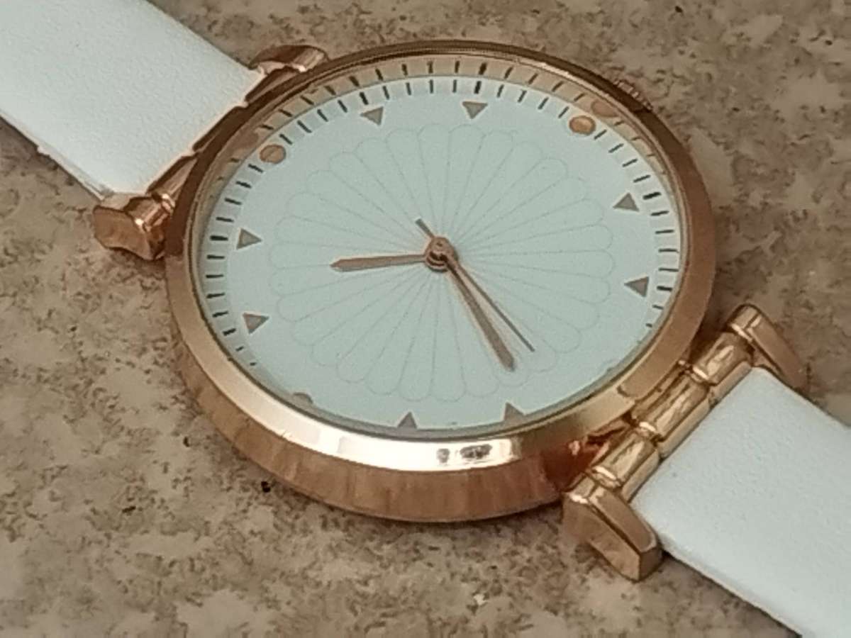 LADIES WATCH SET #2 - BOTH IN EXCELLENT WORKING CONDITION - BIDDING FOR BOTH WATCHES