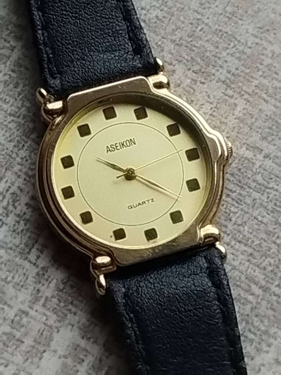 LADIES VINTAGE ASEIKON GOLD WATCH IN EXCELLENT WORKING CONDITION