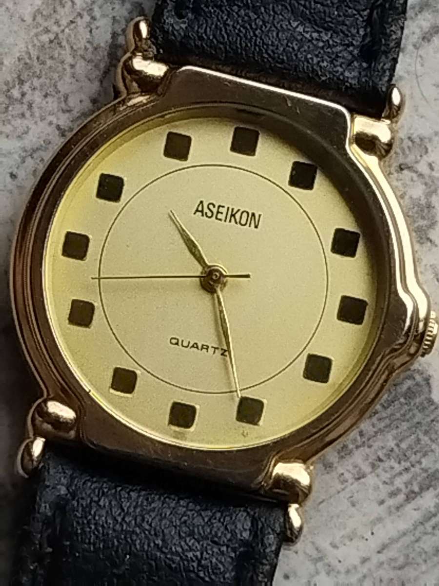 LADIES VINTAGE ASEIKON GOLD WATCH IN EXCELLENT WORKING CONDITION