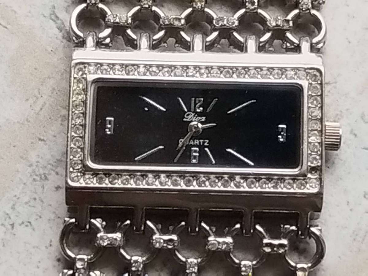 LADIES DIVA FASHION WATCH IN EXCELLENT WORKING CONDITION