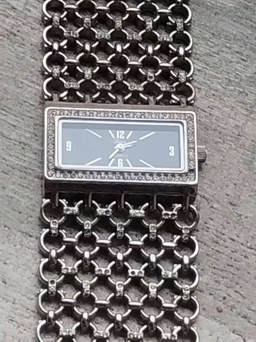 LADIES DIVA FASHION WATCH IN EXCELLENT WORKING CONDITION