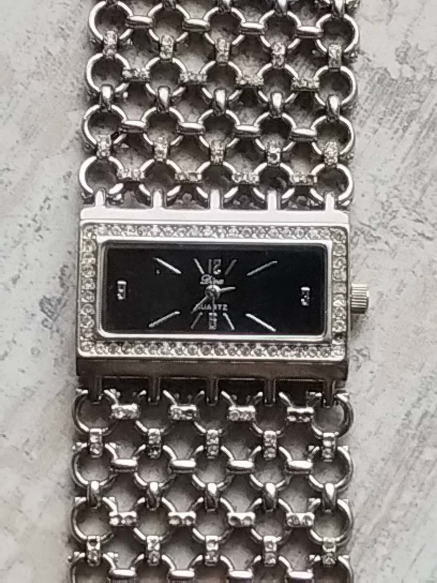 LADIES DIVA FASHION WATCH IN EXCELLENT WORKING CONDITION