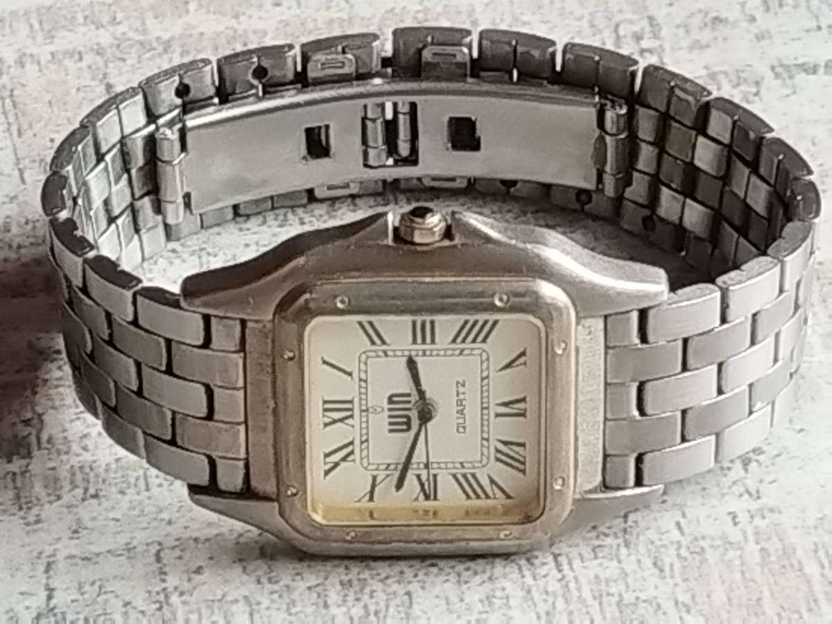 LADIES VINTAGE WIN ALL STAINLESS STEEL WATCH IN EXCELLENT WORKING CONDITION