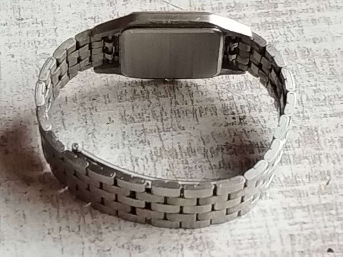 LADIES VINTAGE WIN ALL STAINLESS STEEL WATCH IN EXCELLENT WORKING CONDITION