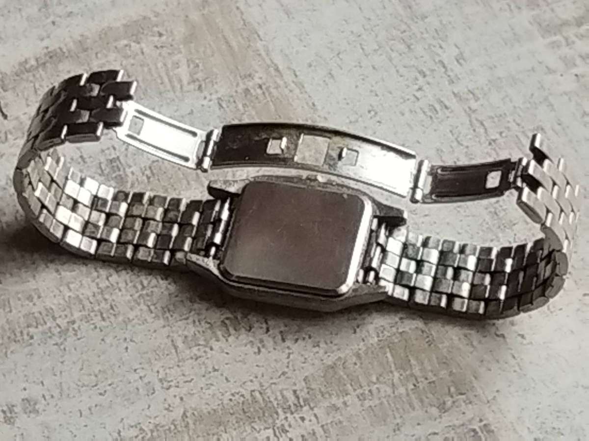 LADIES VINTAGE WIN ALL STAINLESS STEEL WATCH IN EXCELLENT WORKING CONDITION