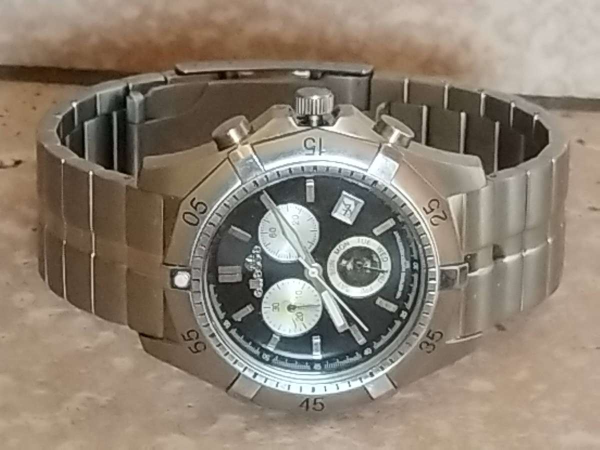 MENS ELLESSE WATCH WITH ROTATING BEZEL IN EXCELLENT WORKING CONDITION - READ DESCRIPTION