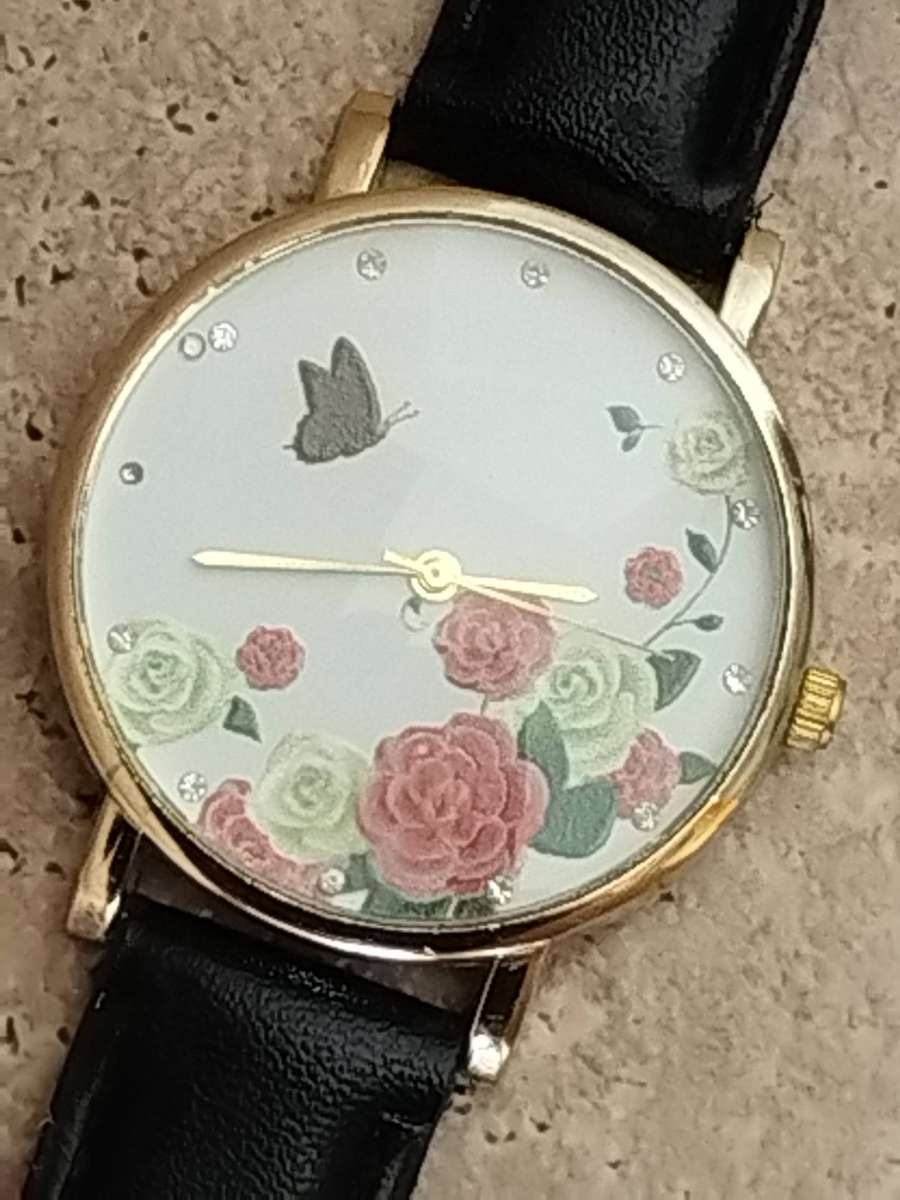 LADIES FASHION WATCH COLLECTION ALL IN EXCELLENT WORKING CONDITION - BIDDING FOR ALL 5 WATCHES
