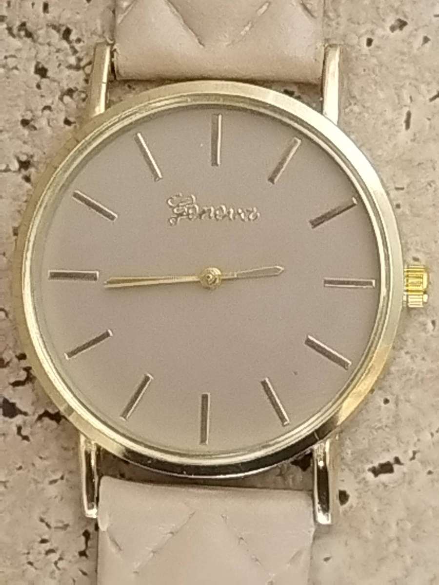 LADIES FASHION WATCH COLLECTION ALL IN EXCELLENT WORKING CONDITION - BIDDING FOR ALL 5 WATCHES