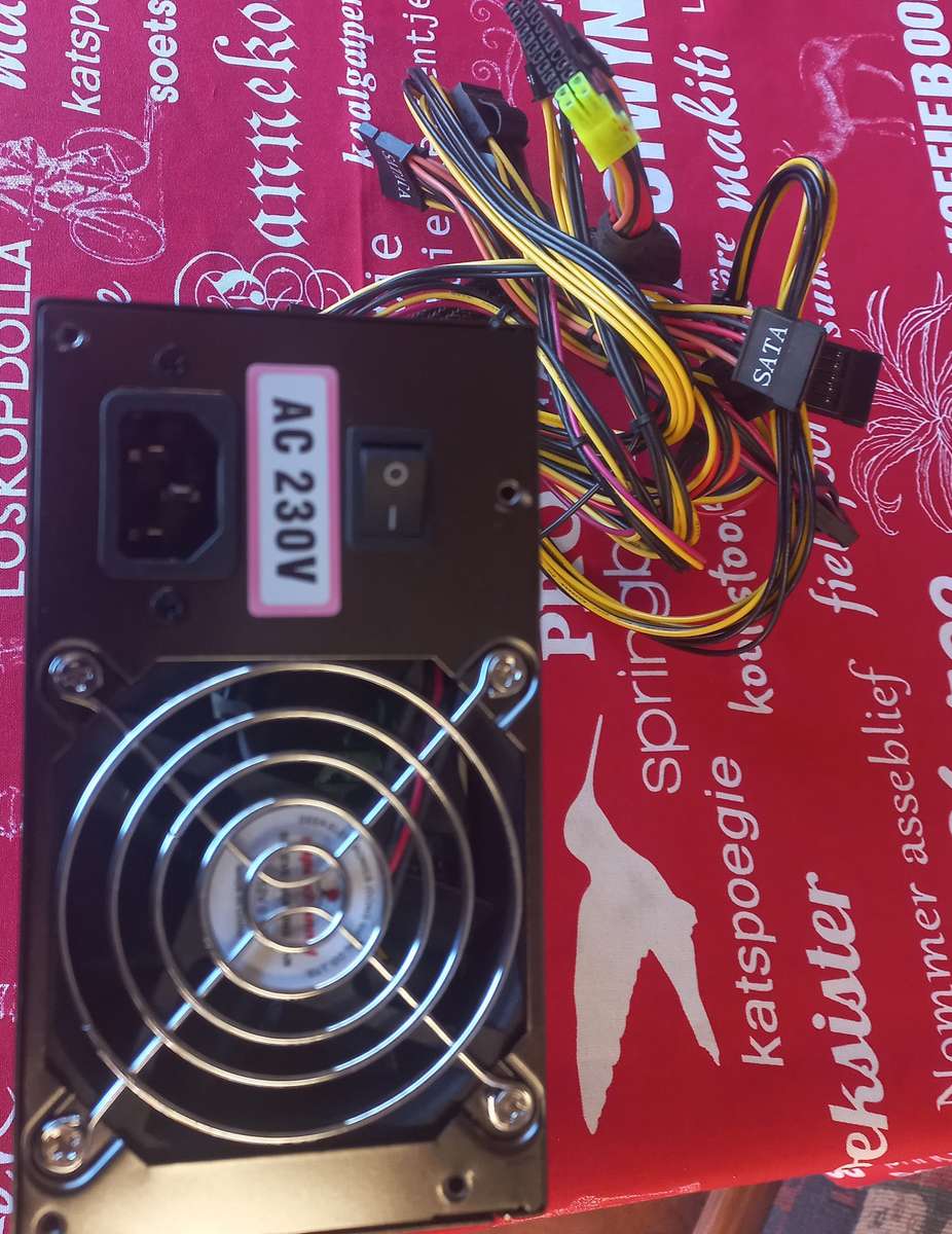 550w Power Supply, 2x 4 Pin power, and 1 x 3 pin power