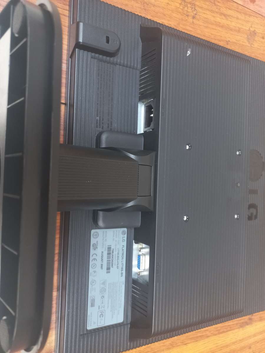 LG Flatron 17" vga Monitors