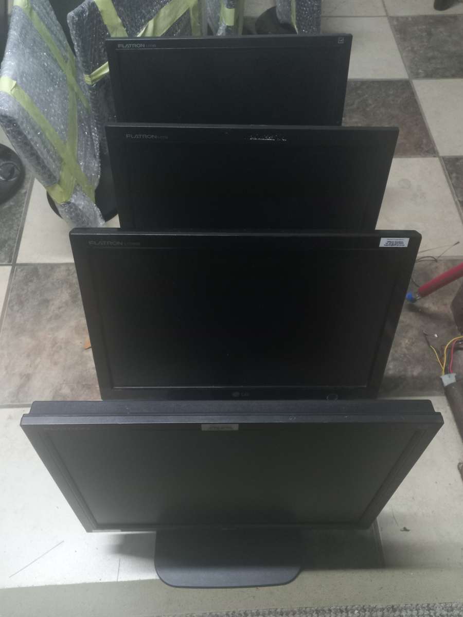 LG Flatron 17" vga Monitors