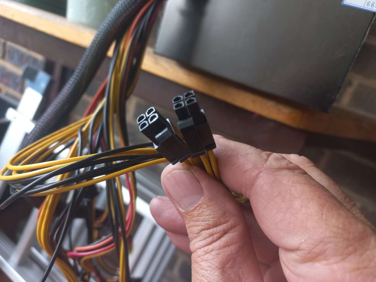 550w Power Supply, 2x 4 Pin power, and 1 x 3 pin power