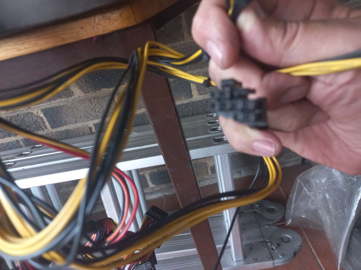 550w Power Supply, 2x 4 Pin power, and 1 x 3 pin power