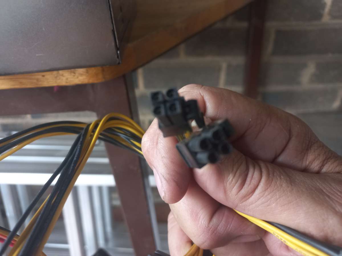 550w Power Supply, 2x 4 Pin power, and 1 x 3 pin power