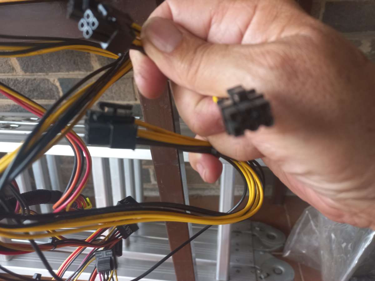 550w Power Supply, 2x 4 Pin power, and 1 x 3 pin power