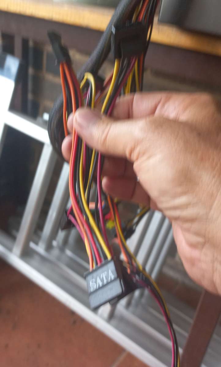 550w Power Supply, 2x 4 Pin power, and 1 x 3 pin power