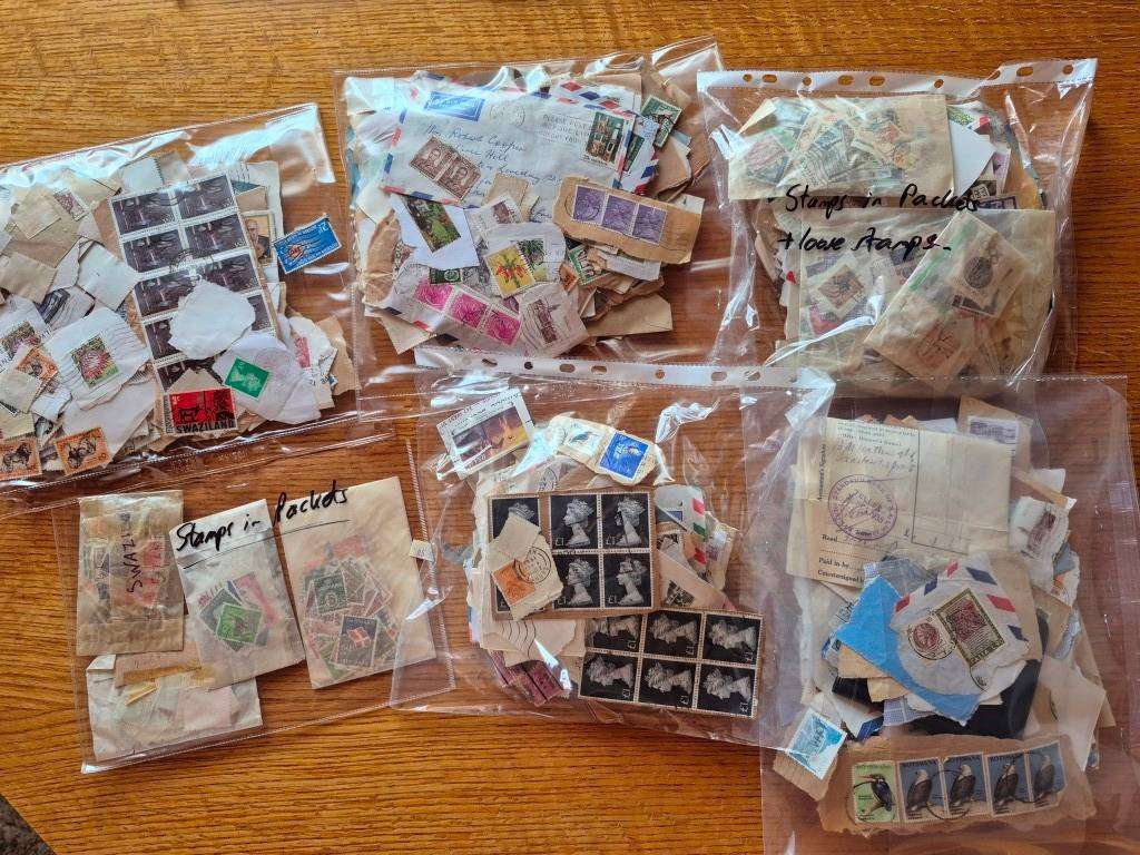 Mixed Stamp Bags  (LotA028)