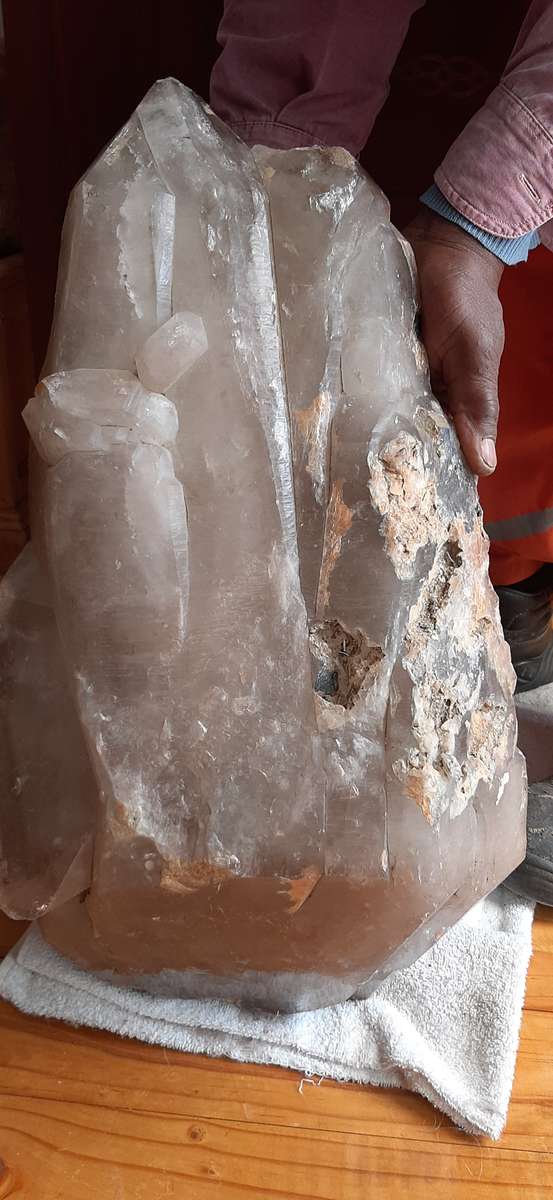 COLLECTOR'S AWESOME 50KG+ DOUBLE TERMINATED QUARTZ CRYSTAL/MADAGASCAN