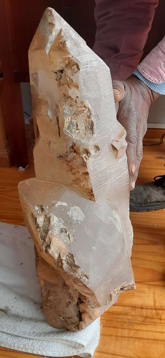 COLLECTOR'S AWESOME 50KG+ DOUBLE TERMINATED QUARTZ CRYSTAL/MADAGASCAN