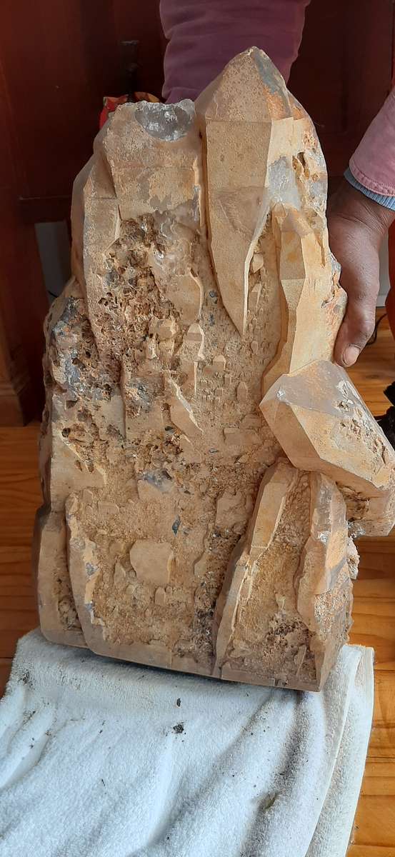 COLLECTOR'S AWESOME 50KG+ DOUBLE TERMINATED QUARTZ CRYSTAL/MADAGASCAN