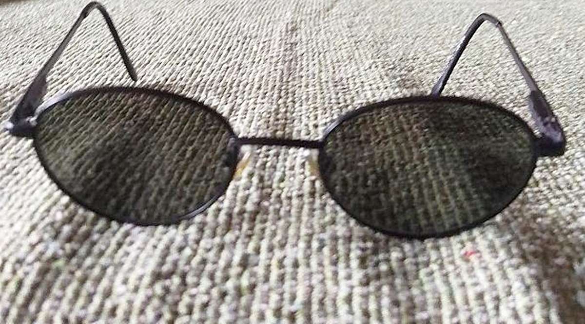 Fossil Sunglasses With Tin Case - Very Good Condition