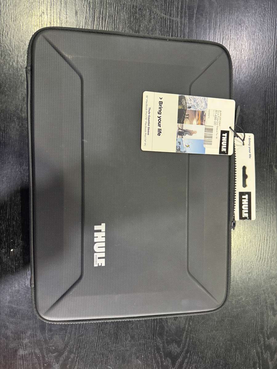 Thule Gauntlet 4.0 Protection Sleeve for 15" Air or 16 Macbook Pro® | Black