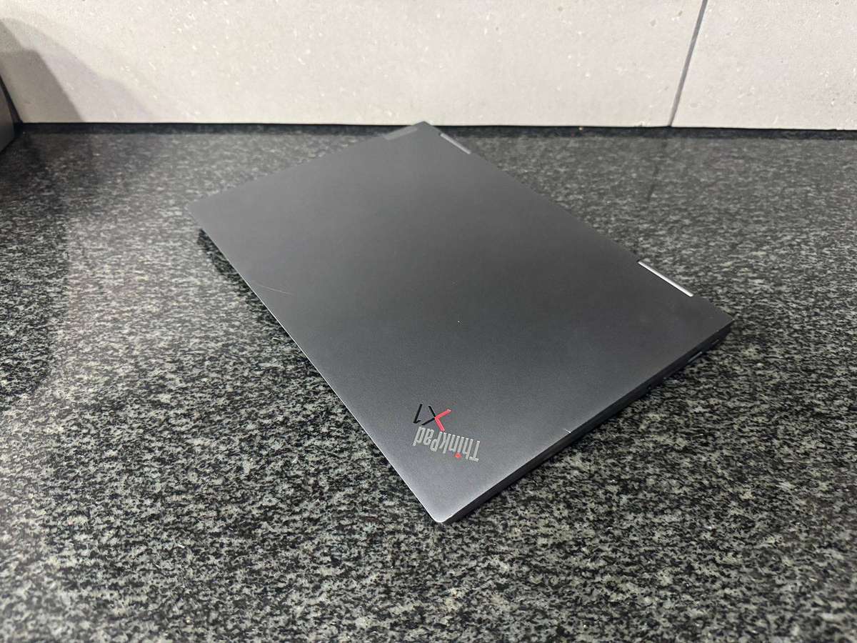 Lenovo Thinkpad X1 Yoga G6 14-inch 2 in 1 FHD Touch Display Intel Core i7-1165G7 32GB DDR4 512 SSD