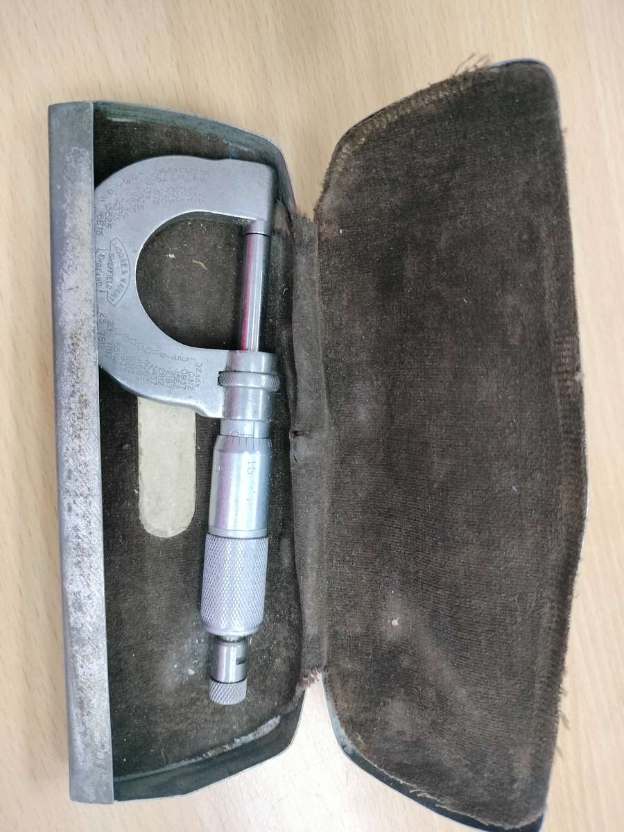 vintage Moore & Wright Sheffield No 961 B Micrometer in case