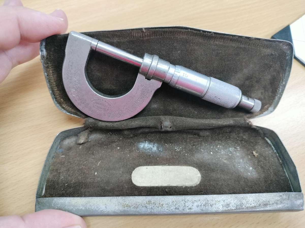 vintage Moore & Wright Sheffield No 961 B Micrometer in case