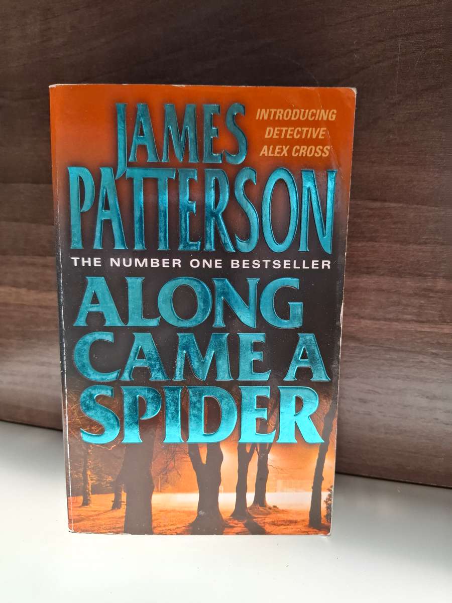 Along Came a Spider : James Patterson  (Paperback)