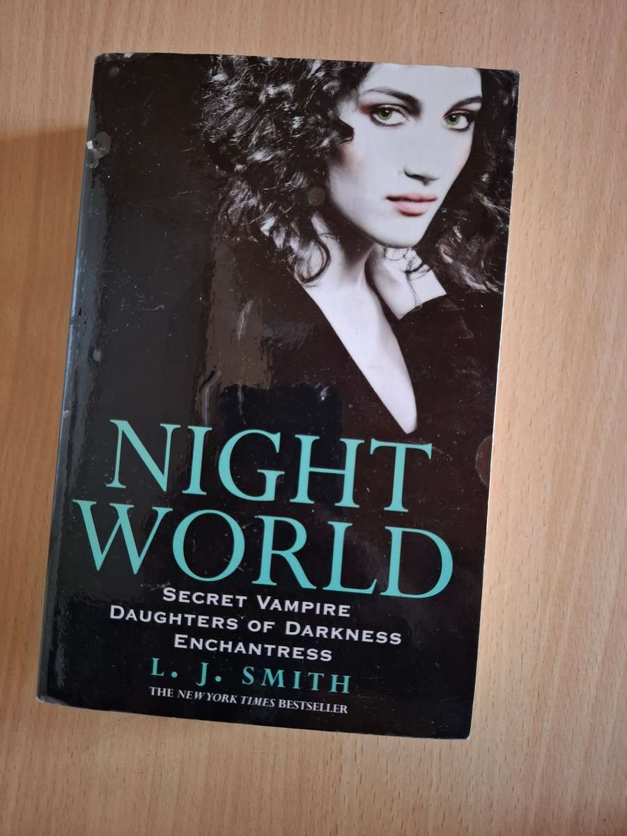 Night World Volume One - Secret Vampire/Daughters of Darkness/Enchantress: L.J. Smith (Paperback)