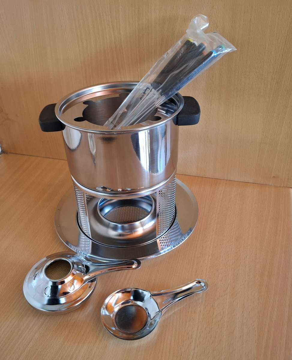 Stainless Steel Fondue Set, Including 6 Forks  (NEW CONDITION)