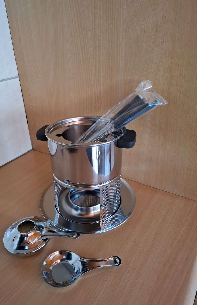 Stainless Steel Fondue Set, Including 6 Forks  (NEW CONDITION)