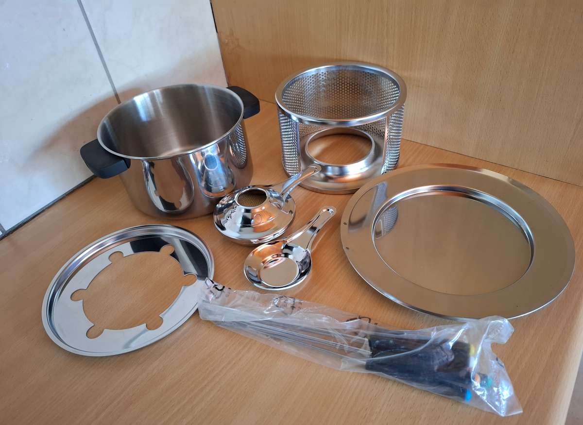 Stainless Steel Fondue Set, Including 6 Forks  (NEW CONDITION)