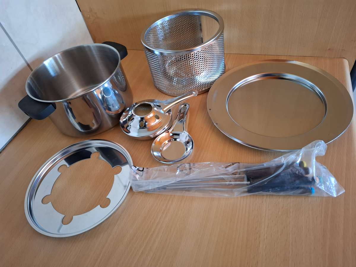 Stainless Steel Fondue Set, Including 6 Forks  (NEW CONDITION)
