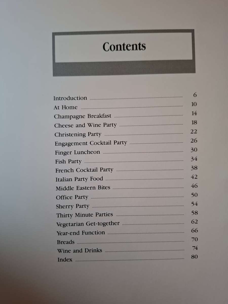 Party Food : Rosemarie Saunders  (Paperback)