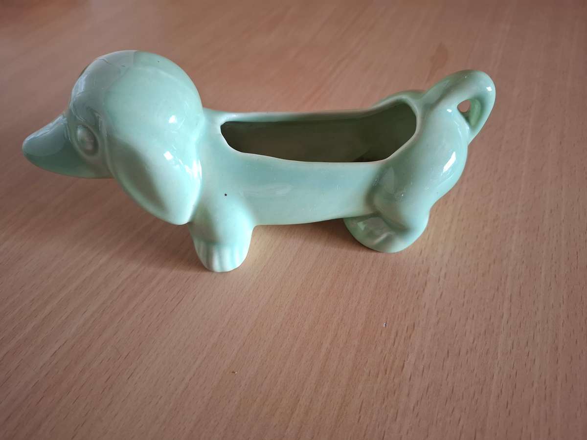 Lucia Ware Dachshund Vase - 20cm x 6cm height 8cm