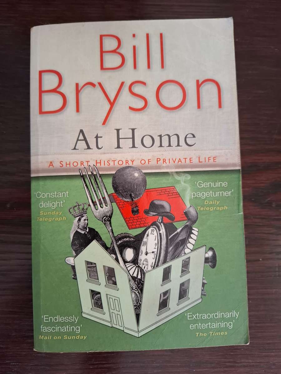At Home: Bill Bryson (Paperback)