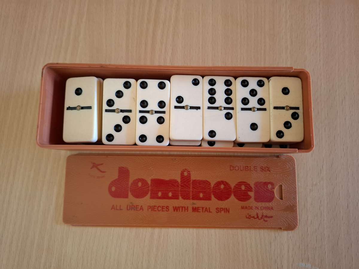 Box Double Six Dominoes - Urea Pieces with Metal Spin