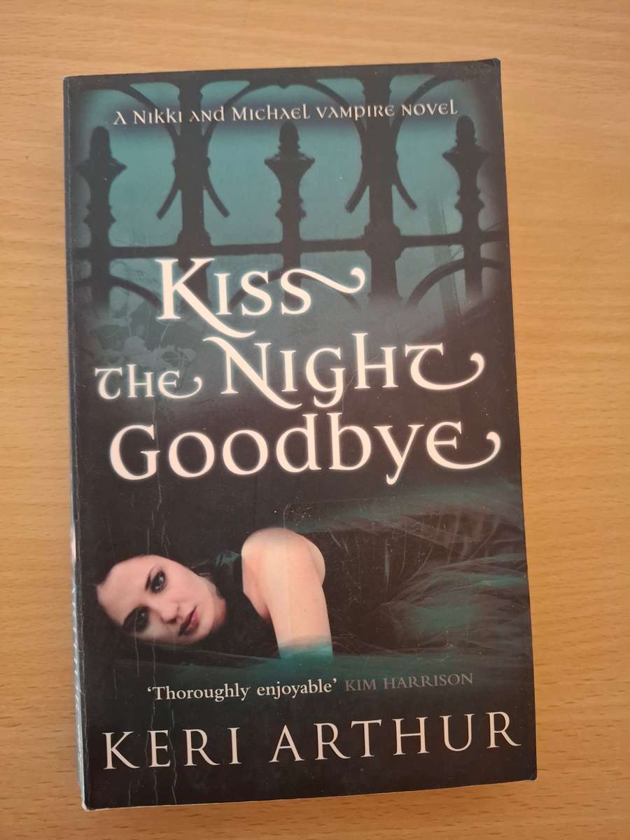 Kiss the Night Goodbye : Keri Arthur  (Paperback)