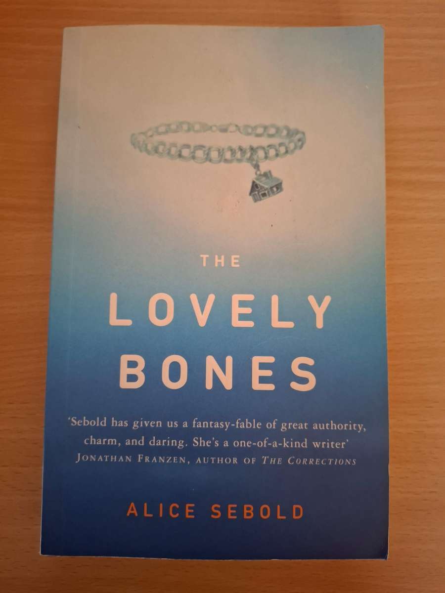 The Lovely Bones : Alice Sebold  (Paperback)