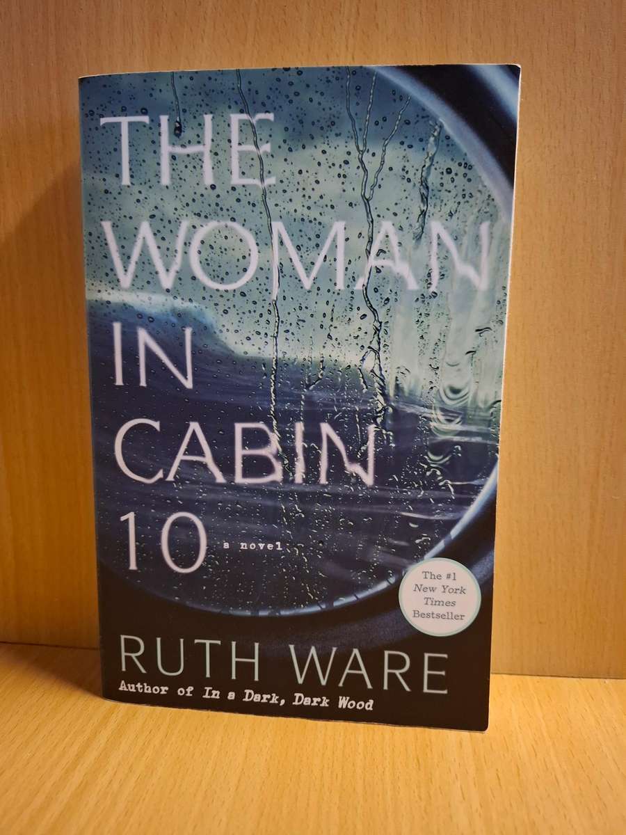 The Woman in Cabin 10 : Ruth Ware  (Paperback)