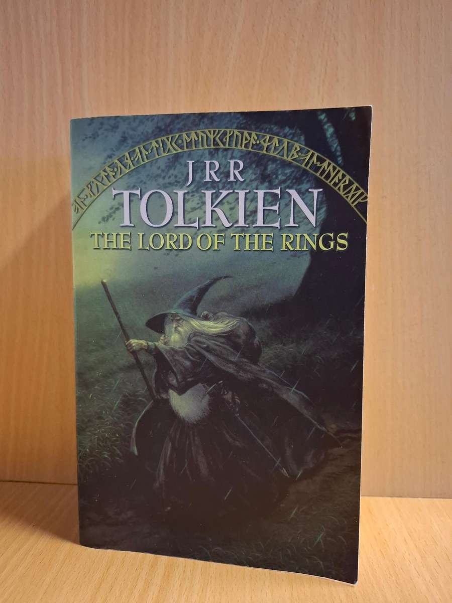 The Lord of The Rings : J.R.R. Tolkien  (Paperback)