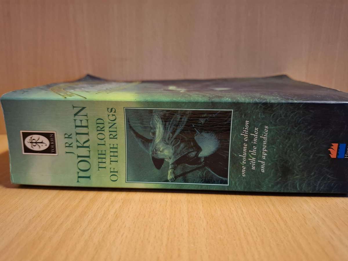 The Lord of The Rings : J.R.R. Tolkien  (Paperback)