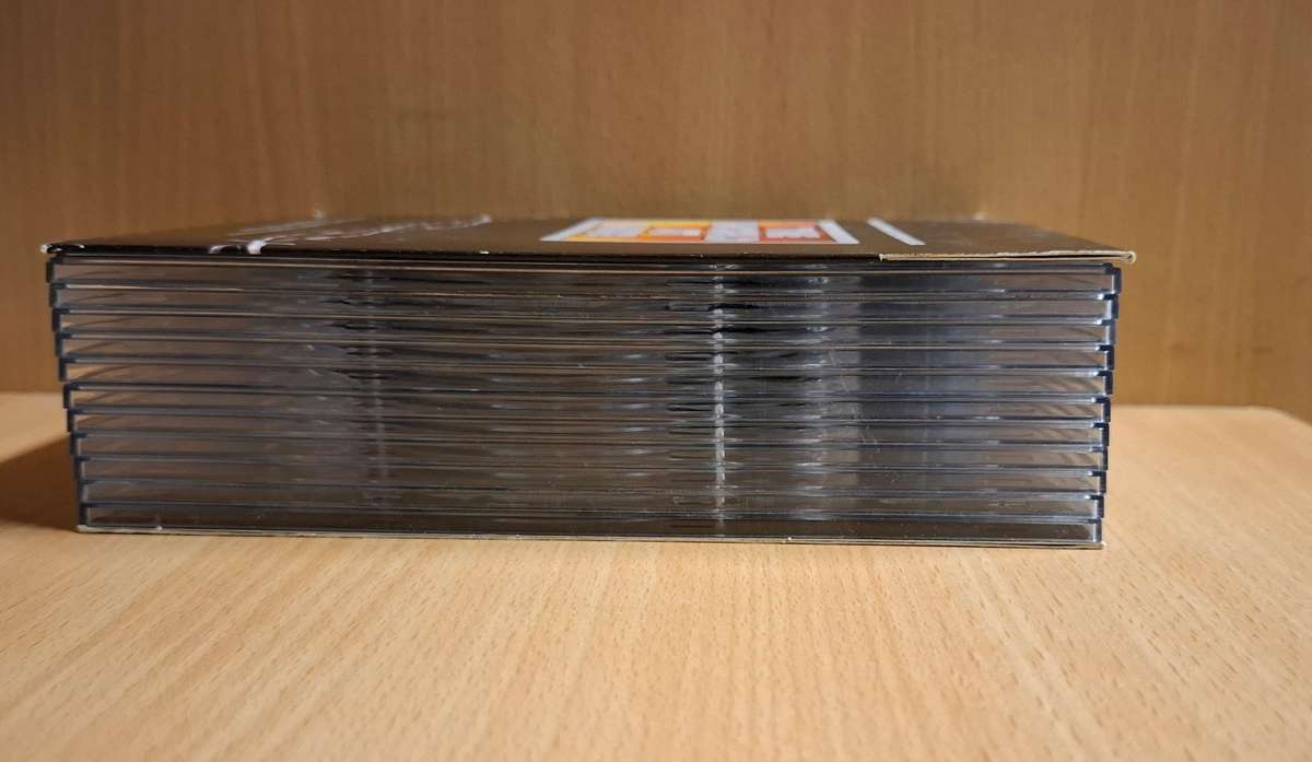 The World at War narrated bu Sir Laurence Oliver - Dvd  (11 discs)