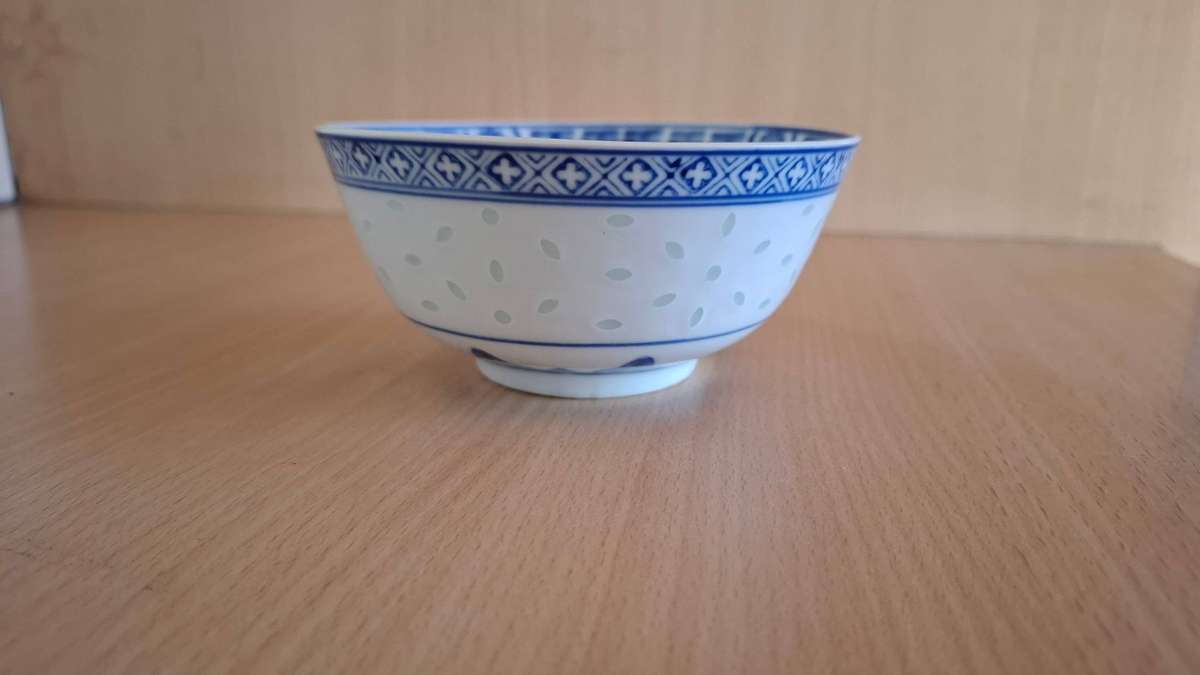 Round Blue & White Chinese Bowl - width 11cm height 6cm