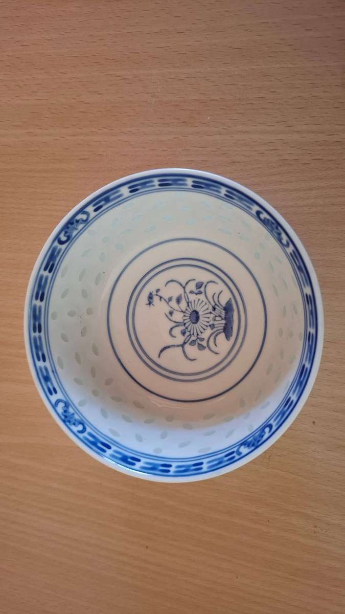 Round Blue & White Chinese Bowl - width 11cm height 6cm