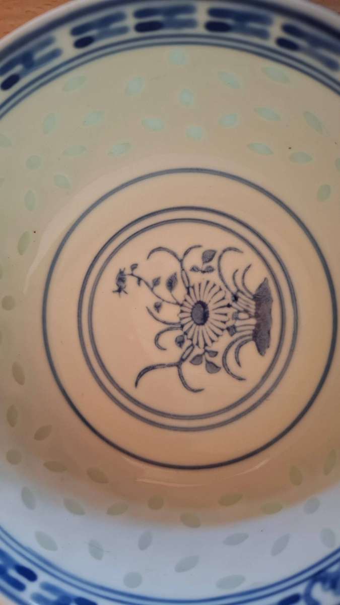 Round Blue & White Chinese Bowl - width 11cm height 6cm
