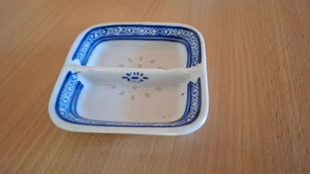 Small Blue & White Chinese Sauce Dish  (8cm x 8cm)